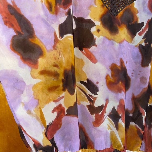 Ana shirt; Lightweight and flowing floral - Picture 2 of 6